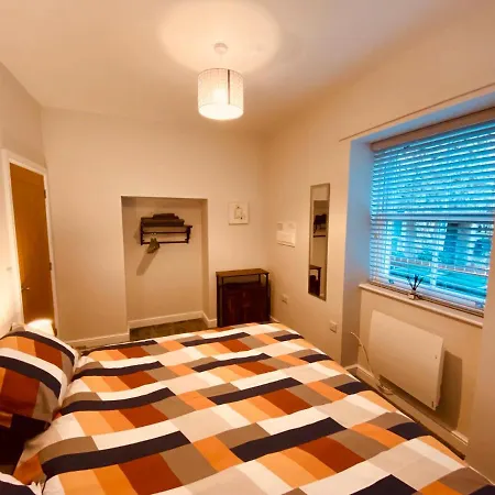 Folly View - * Settle